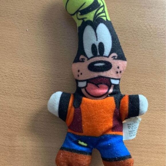 Assortment of 6 Goofy Figurines w/ keychain! - Picture 2 of 9